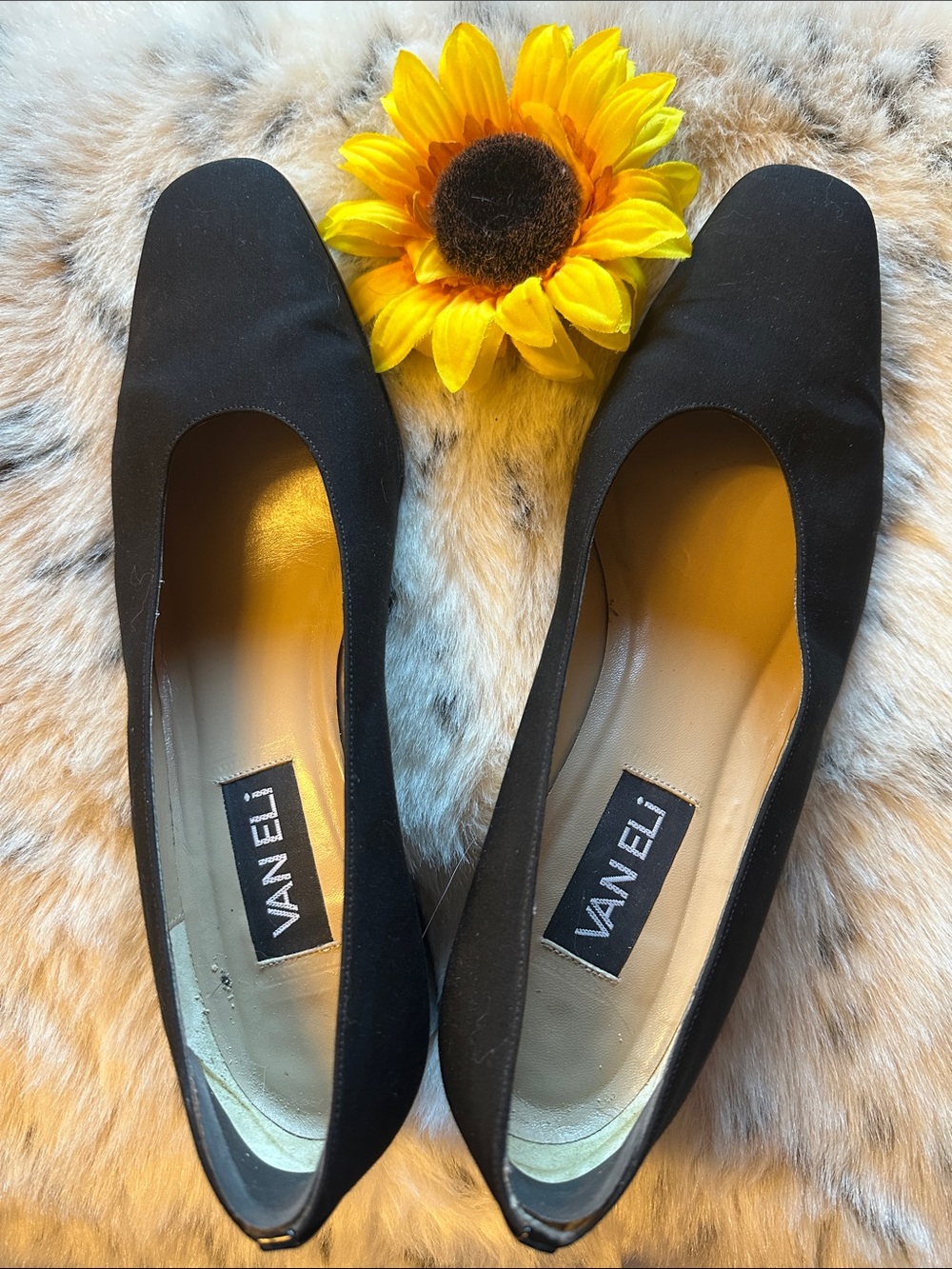 Vaneli Vero Cuoio Black Square-Toe 2” Block Heel Pump